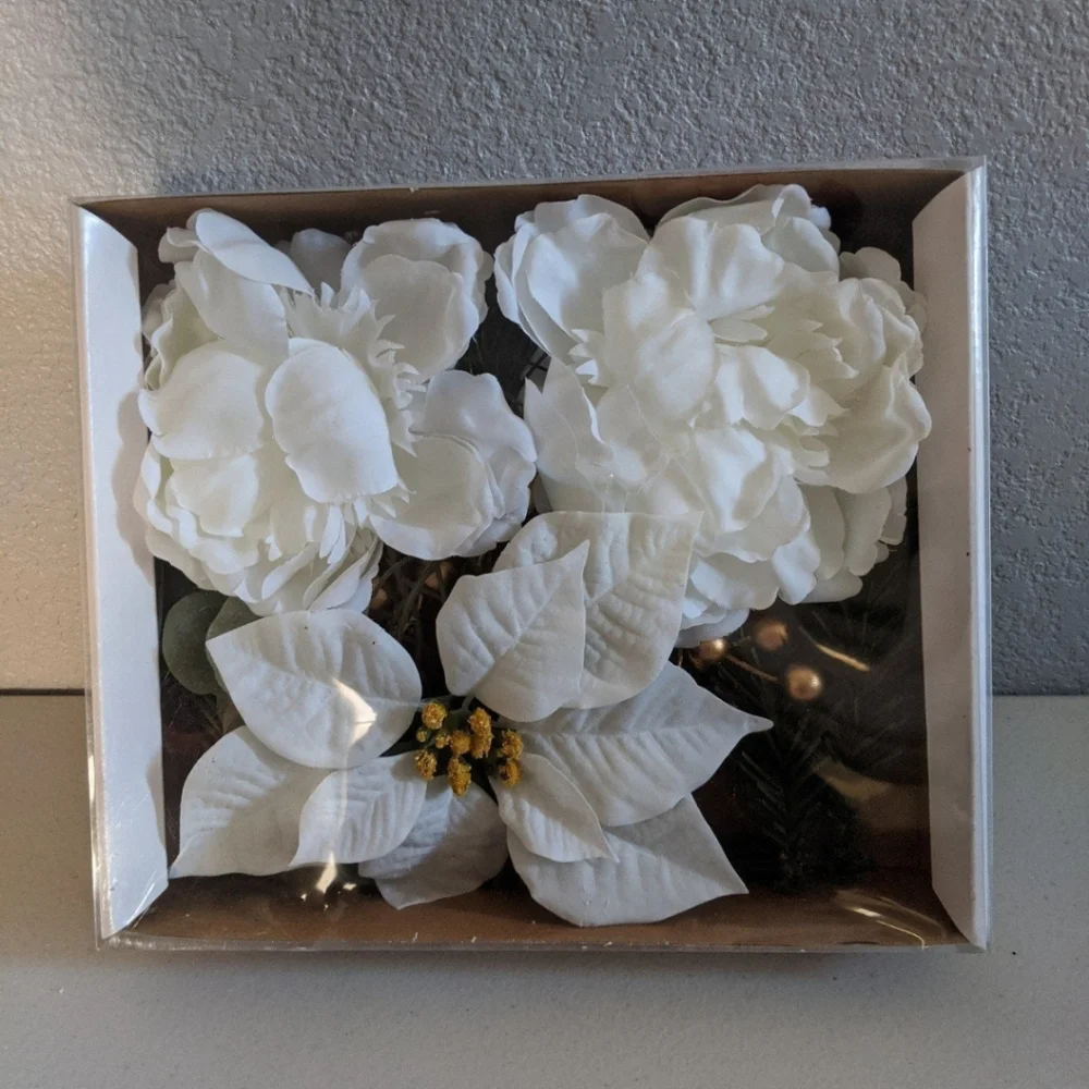 Holiday Christmas Poinsettia Floral Decor Retro Nostalgic Traditional Crafting